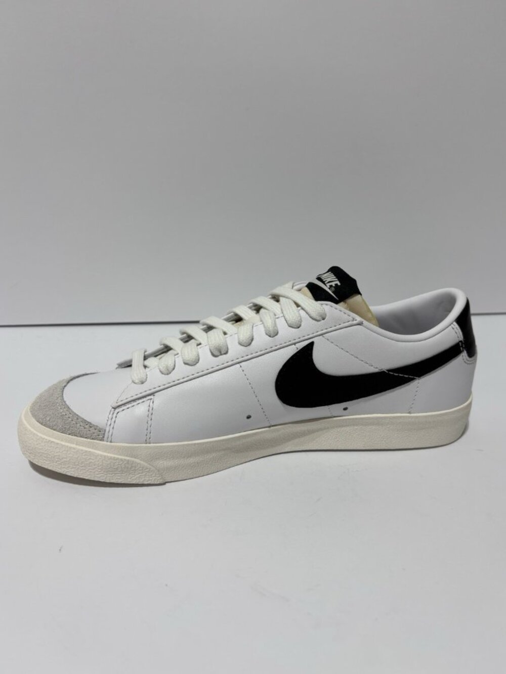 Nike Women’s Blazer Low ‘77 Sneakers White Leather, Size 10 M - Picture 2 of 7